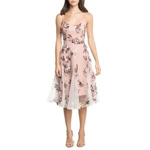 Dress the Population Floral Embroidered Dress 💗